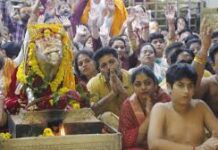 દક્ષિણ ભારતીય અભિનેતા રવિ મોહન મહાકાલેશ્વર મંદિરમાં ભસ્મ આરતીમાં હાજરી