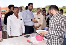 કુંકાવાવ ખાતે રાજ્યમંત્રી કૌશિક વેકરીયાએ APMCની આકસ્મિક મુલાકાત લીધી