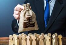 ભારતમાં સંપત્તિનો તફાવત ખૂબ જ મોટો છે, જેમાં ટોચના ૧૦% લોકો દેશની બે તૃતીયાંશ સંપત્તિ ધરાવે છે