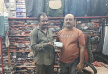 ચલાલામાં દૂધ વહેંચવા વાળા એ વેપારીનો ખોવાયેલો કિંમતી મોબાઈલ પરત કરી પ્રમાણિકતાનું ઉત્તમ ઉદાહરણ પૂરું પાડ્યું