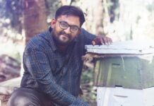 ખેડૂતોના દીકરાને સી.એ. થઈને ચાર દીવાલો સાંકડી લાગી, આજે દોઢ કરોડનું મધ વેચે છે