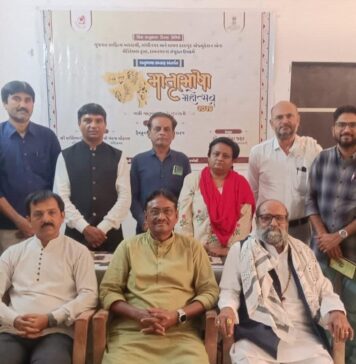 દામનગરમાં ગુજરાત સાહિત્ય અકાદમી દ્વારા કવિ સંમેલન યોજાયું