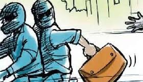 નકલી પોલીસની કરામતઃ ફિલ્મી ઢબે લૂંટની ઘટના, અસલી પોલીસે ખેલ ખતમ કર્યો !