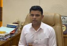 રાજકોટમાં મેયર નયના પેઢડીયાના પતિ વિનોદ પેઢડીયાએ સરકારની જમીન પર ગેરકાયદેસર કોમર્શિયલ બાંધકામ કર્યું