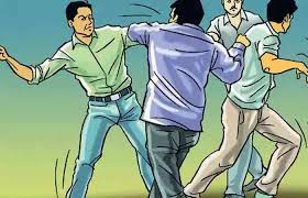 ‘તારા પૈસા અમે ન આપીએ તો શું કરી લઇશ’ કહી યુવકને લાદીના ટુકડા માર્યા