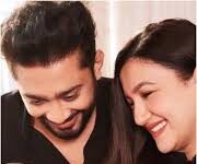 ગૌહર ખાન પવિત્ર રમઝાન મહિનામાં મક્કાથી તેમના નાના પુત્રની પહેલી ઝલક આપી