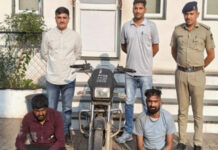 રાજુલા પોલીસે ચોરી કે છળકપટથી મેળવેલ મોટરસાયકલ સાથે ગુનાહિત ઈતિહાસ ધરાવતા બે શખ્સોને ઝડપી પાડ્યા