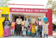 અમરેલીના આંગણવાડી કેન્દ્ર ટેલીફોન ક્વાર્ટર નં.૧૭રમાં વસ્ત્રદાન કરાયુ