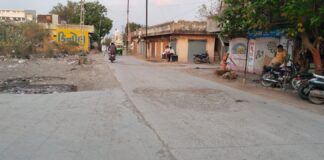 અમરેલીના હનુમાનપરાનો રોડ ખોદી નાખ્યા બાદ બનાવવામાં ન આવતા લોકરોષ