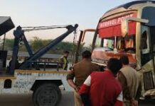 યુપીમાં હોળી પર માર્ગ અકસ્માત, ડબલ ડેકર બસ કારને ટક્કર મારી, ૬ લોકોના ઘટનાસ્થળે જ મોત