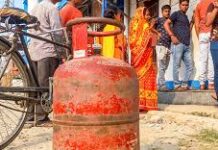 ગુજરાતમાં કોમર્શિયલ એલપીજી સિલિન્ડરની અછત, હોટલ-રેસ્ટોરન્ટના માલિકો મુશ્કેલીમાં!