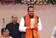 વાઘાણીએ ધારાસભ્યને ટકોર કરતા કહ્યું કે, “પથ્થર મારીને ભાગી જવાની વાત ન કરશો.”