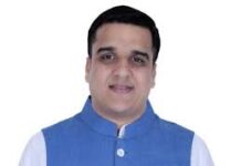 પોલીસકર્મીઓને ૮ કલાકની શિફ્ટ આપો”, હર્ષ સંઘવીની હાજરીમાં સી.આર. પાટીલનું નિવેદન