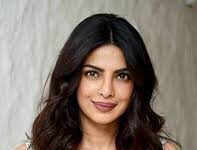 દેશી ગર્લ પ્રિયંકા ચોપરાએ અમૃતસરના સુવર્ણ મંદિરમાં માથું નમાવ્યું