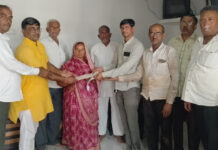શ્રી ભોજલરામ નાગરીક સહકારી મંડળી દ્વારા મૃત્યુ સહાયનો ચેક અર્પણ