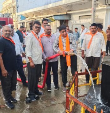 સુશાસનની ઉજવણી નિમિત્તે બાબરામાં પ્રતિમાઓની સાફ-સફાઈ કરાઈ