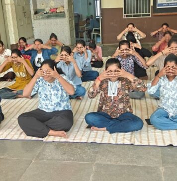 અમરેલીની કેકે પારેખ કોમર્સ કોલેજ ખાતે વિશ્વ યોગ દિવસની ઉજવણી