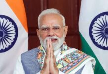 સતત કાર્યકાળના આધારે સૌથી લાંબા સમય સુધી સેવા આપનાર ચૂંટાયેલા પ્રધાનમંત્રી બનવા બદલ કેન્દ્રીય મંત્રીમંડળે પ્રધાનમંત્રી નરેન્દ્ર મોદીને અભિનંદન પાઠવતો પ્રસ્તાવ પસાર કર્યો