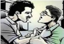 લાઠીના સરકારી પીપળવા ગામે વાડ ન કરવા સમજાવતાં ગાળો આપી