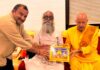 ચલાલા ગાયત્રી સંસ્કાર ધામ ખાતે ભજનીક નિરંજન પંડયાનું સન્માન