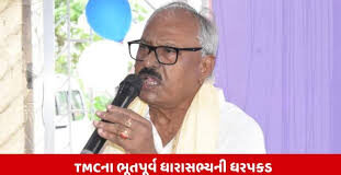 ભૂતપૂર્વ ટીએમસી ધારાસભ્યને પોલીસ સ્ટેશનની બહાર ટોળાએ લાત, મુક્કો અને ઇંડા અને કાદવ ફેંક્યા
