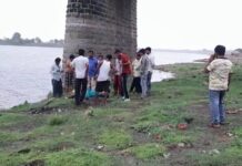 ધોરાજી ભાદર નદીમાંથી પ્રૌઢનો મૃતદેહ મળી આવ્યોઃ પોલીસે તપાસ હાથ ધરી