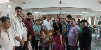 ધારીમાં બજરંગ ગ્રુપકા રાજા ગણેશ ઉત્સવમાં બાળકોને બટુક ભોજન