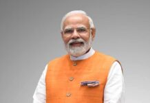 રાજનાથ સિંહ અને સીએમ યોગીએ પીએમ મોદીના જન્મદિવસ પર ભંડારામાં પ્રસાદ વહેંચ્યો,વારાણસીના એક મંદિરમાં પૂજા પણ કરી હતી