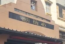 અમદાવાદની શાળામાં ધોરણ-૮ના વિદ્યાર્થીને તીક્ષ્ણ ઘા, હાથમાં ૧૫ ટાંકા; સીસીટીવી બંધ મળતાં સવાલો ઉભા થયાં