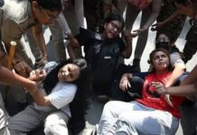 જંતર-મંતર પર બ્રિટનમાં વિરોધ પ્રદર્શન ગુંજી ઉઠ્યું : ભારતીય મૂળના લોકો હાઇ કમિશનની બહાર એકઠા થયા